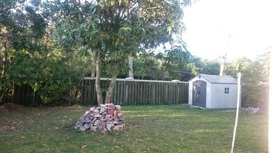 2441 SW 82nd Ave in Miramar, FL - Building Photo - Building Photo