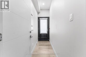 201 MacLaren St in Ottawa, ON - Building Photo - Building Photo