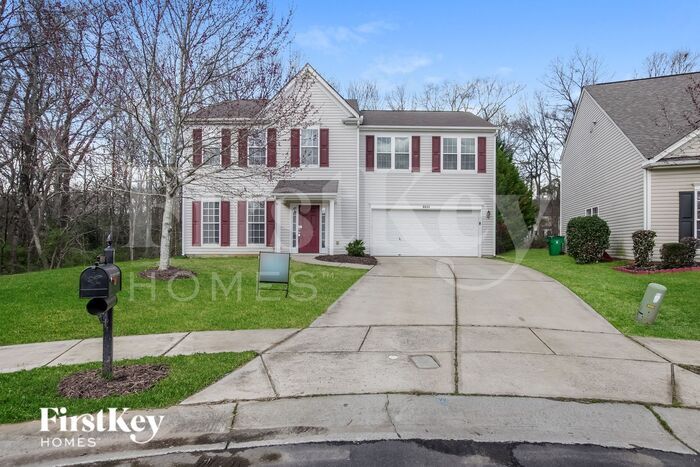 9201 Aloysia Ln in Charlotte, NC - Building Photo