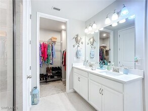 4664 Arboretum Cir in Naples, FL - Foto de edificio - Building Photo