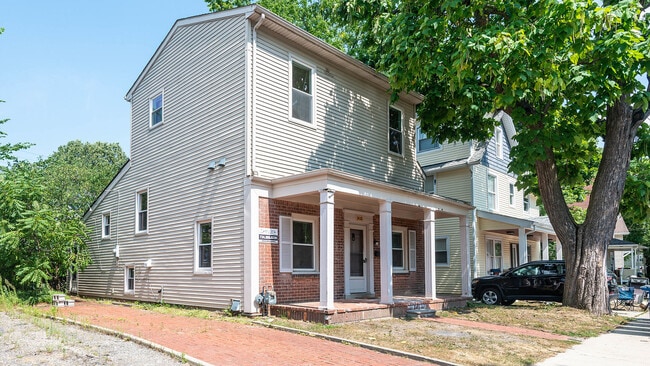 903 Sylvan Ave in Ann Arbor, MI - Building Photo - Building Photo