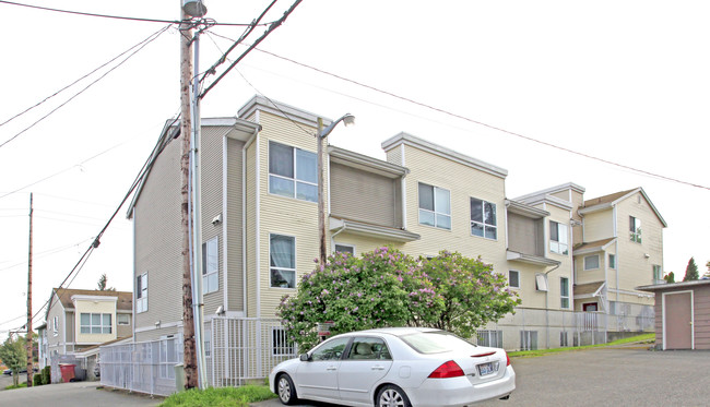 Housing Hope Oakes Commons in Everett, WA - Building Photo - Building Photo