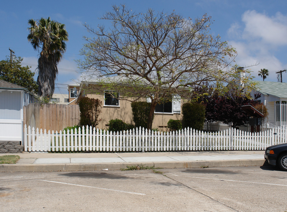 938-944 Emerald St in San Diego, CA - Building Photo