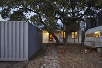 902 W Mary St in Austin, TX - Building Photo - Building Photo