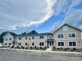 48 Park Ave in Wallkill, NY - Building Photo