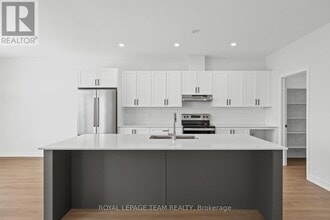 1108 Moore St in Brockville, ON - Building Photo - Building Photo