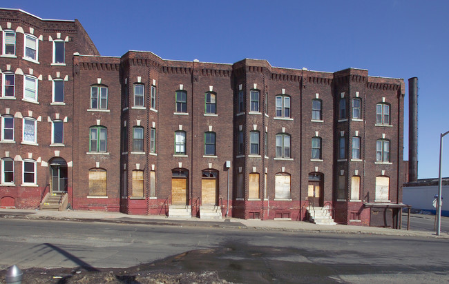 115-119 Cabot St in Holyoke, MA - Foto de edificio - Building Photo