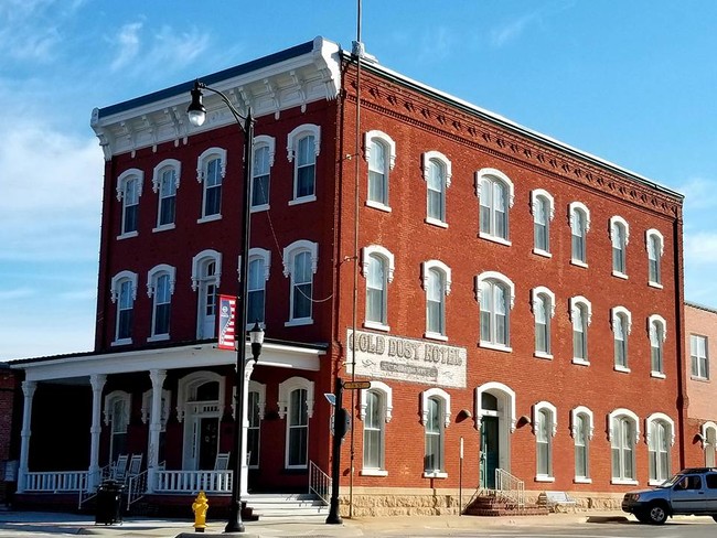 Gold Dust Historic Residences in Fredonia, KS - Building Photo - Building Photo