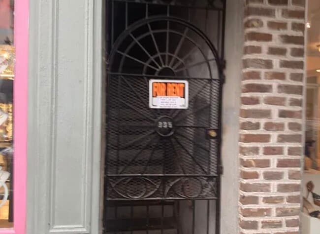 335 King St, Unit Apartment B in Charleston, SC - Building Photo - Building Photo