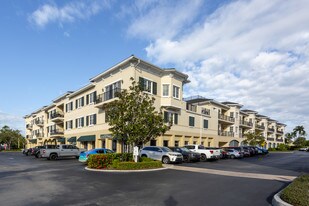 Charleston Square in Naples, FL - Building Photo