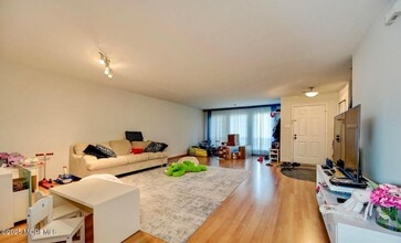 65 Culford Pl in Morganville, NJ - Building Photo - Building Photo