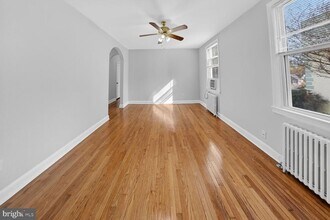 4701 Ravenswood Rd in Riverdale Park, MD - Building Photo - Building Photo