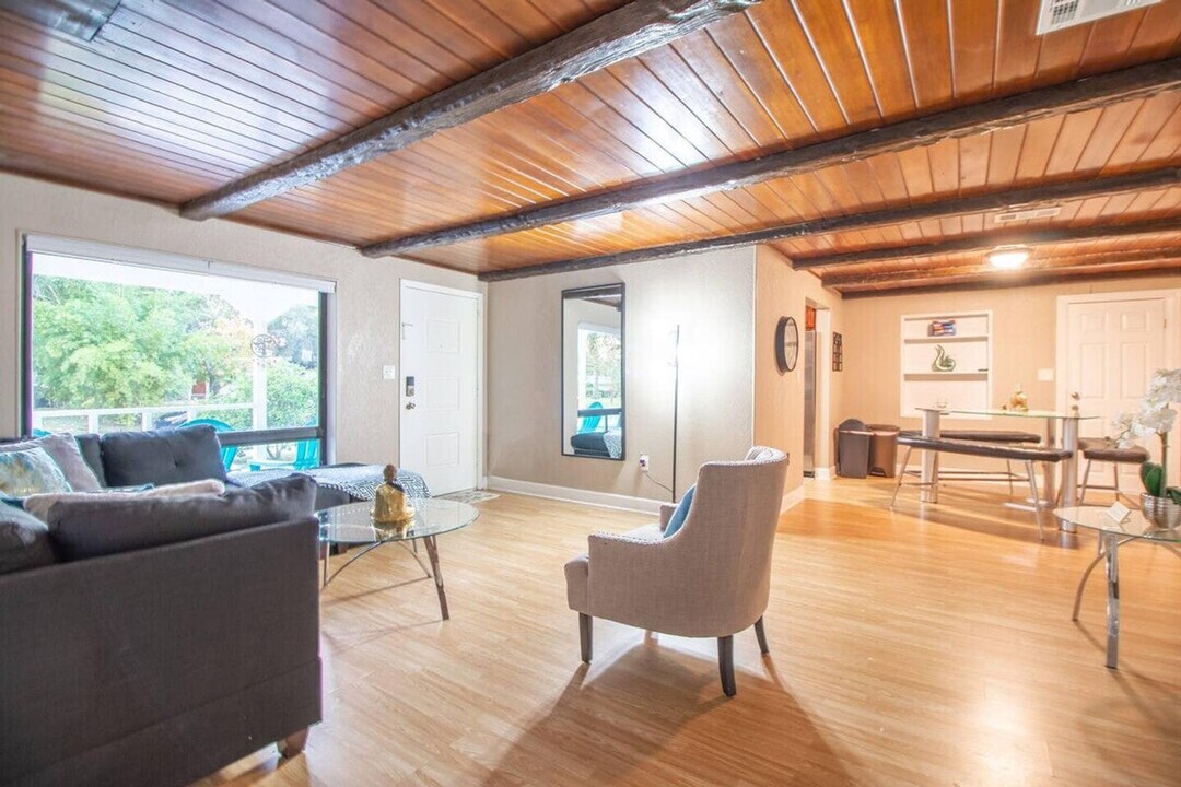 1330 Catalpa Ln in Orlando, FL - Building Photo