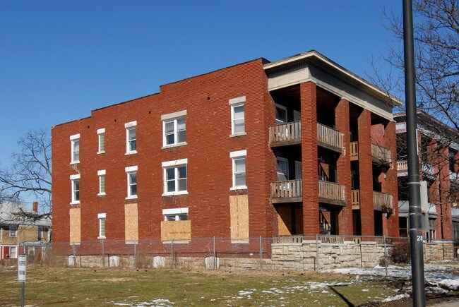 2820-2822 Prospect Ave in Kansas City, MO - Foto de edificio - Building Photo