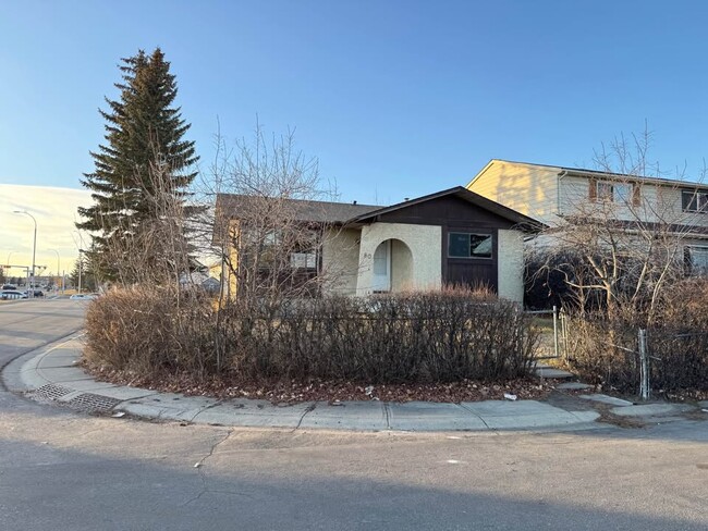 property at 80 Falsby Ct NE