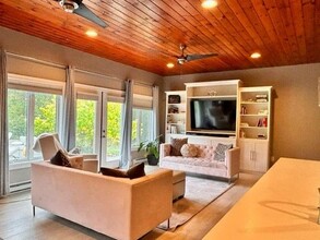 329 N Sunset Dr in Ithaca, NY - Building Photo - Building Photo