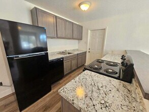 1040 Hickory Ln in Cocoa, FL - Building Photo - Building Photo