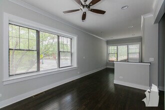 1946 W Nelson St, Unit # 03W in Chicago, IL - Building Photo - Building Photo