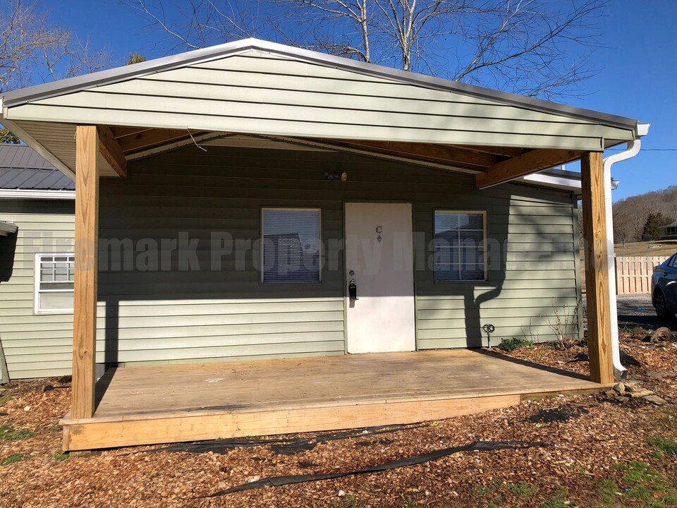 350 Mt Vernon Rd in Bethpage, TN - Building Photo