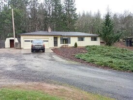 2391 Cady Rd in Jacksonville, OR - Building Photo