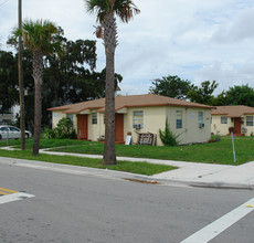 1886-1890 NE 161 St in Miami, FL - Building Photo - Building Photo