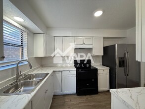 5212 Vinecrest Cir in Kirby, TX - Building Photo - Building Photo