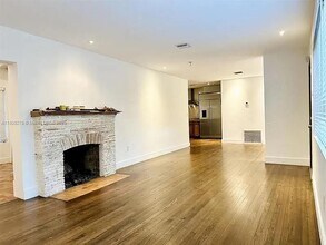 400 NE 86th St in El Portal, FL - Building Photo - Building Photo