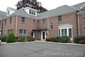 37 Maple St in New Canaan, CT - Building Photo