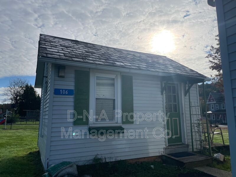 106 Barnhouse Ln in Kunkletown, PA - Building Photo