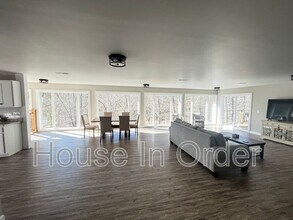 87 Medley Dr in Waynesville, NC - Building Photo - Building Photo