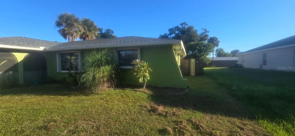 20329 Astoria Ave in Port Charlotte, FL - Building Photo