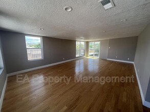 1314 Los Tomases Dr NW in Albuquerque, NM - Building Photo - Building Photo