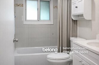 4561 SW 25th Terrace in Fort Lauderdale, FL - Foto de edificio - Building Photo