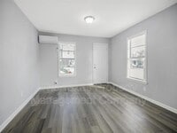 4319 Chapman St photo'