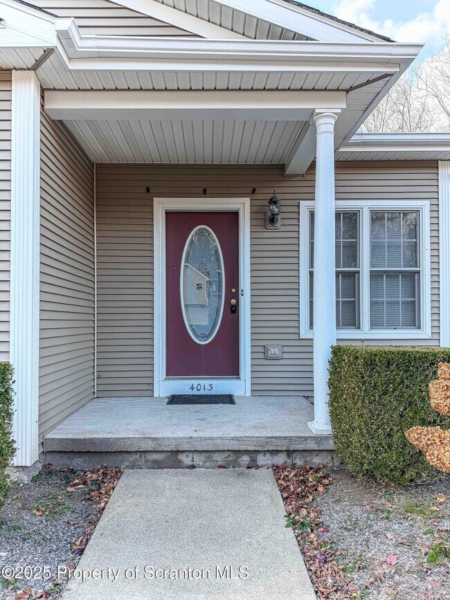 4013 Pond View Dr in South Abington Township, PA - Building Photo - Building Photo