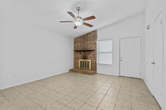 2737 Countryside Ln in Fort Worth, TX - Foto de edificio - Building Photo