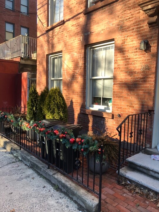 218 6th St, Unit Apt #1 in Jersey City, NJ - Foto de edificio