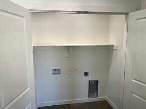 2214 J E Woody Rd in Springtown, TX - Foto de edificio - Building Photo