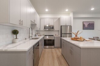 Urban 33 in Vancouver, WA - Foto de edificio - Building Photo