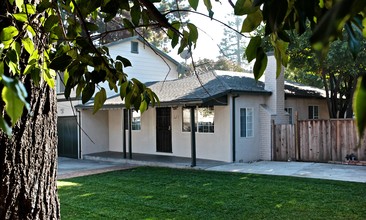 4 Unit Apartment in East Palo Alto, CA - Building Photo - Building Photo