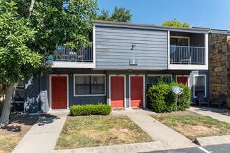 Raintree Apartments in Lexington, KY - Foto de edificio - Building Photo