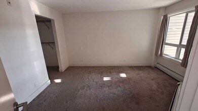 510 Edmonton Trl in Calgary, AB - Building Photo - Building Photo