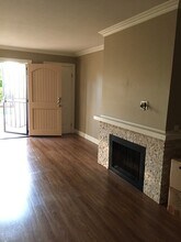 19215 Shoreline Ln, Unit #1 in Huntington Beach, CA - Foto de edificio - Building Photo