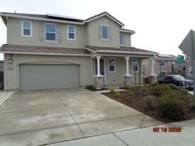 7001 Bergenia Ct in Vacaville, CA - Building Photo