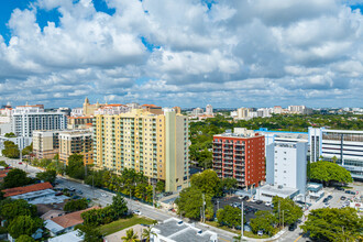 Emerald Plaza Condominiums in Miami, FL - Building Photo - Building Photo