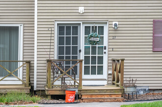 Bryant Hill Condominiums in Assonet, MA - Foto de edificio - Building Photo