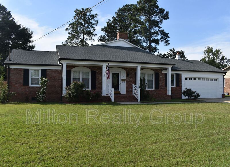 1505 Fairview St in Dunn, NC - Foto de edificio