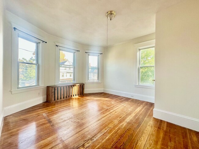 80 Fairbanks St, Unit 3