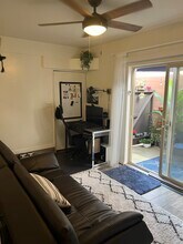 4015 Crest Dr, Unit B in Manhattan Beach, CA - Foto de edificio - Building Photo