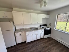 37 Rome Ave in Bedford Hills, NY - Building Photo - Building Photo